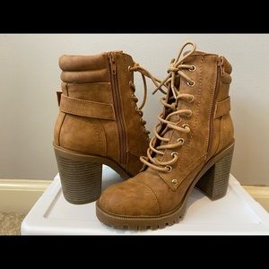 Never worn! Stylish Guess Combat Boots